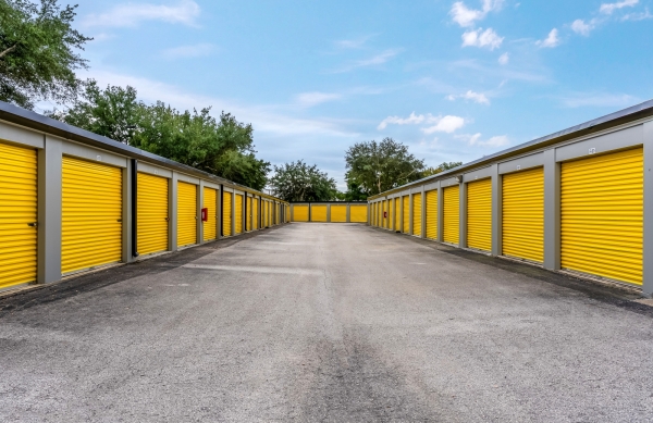 Facility photo: //images.sparefoot.com/medium/24225468e5788937766.jpg
