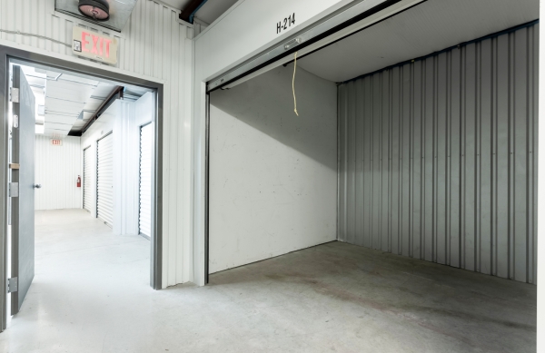 Facility photo: //images.sparefoot.com/medium/24225468e578a21fee2.jpg