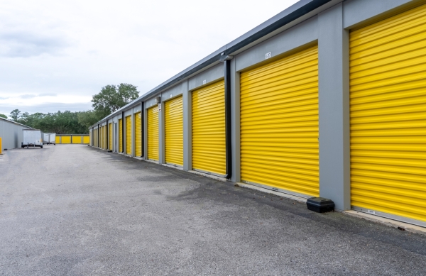 Facility photo: //images.sparefoot.com/medium/24225468e578a512115.jpg