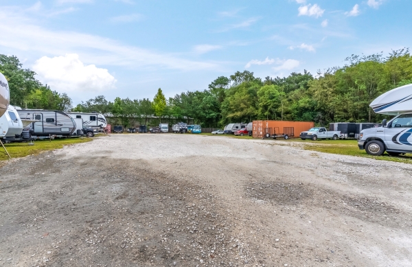 Facility photo: //images.sparefoot.com/medium/24225468e578c43bb7c.jpg