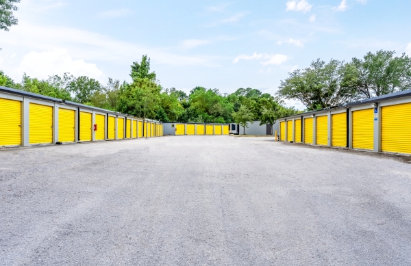 Facility photo: //images.sparefoot.com/medium/24225468e578c54d0b3.jpg