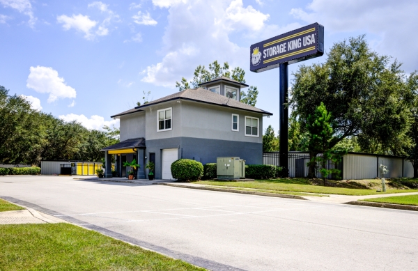 Facility photo: //images.sparefoot.com/medium/24225468e578e1874eb.jpg