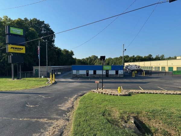 Facility photo: //images.sparefoot.com/medium/2422716904f199a32b0.jpg