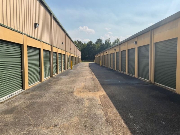 Facility photo: //images.sparefoot.com/medium/2422716904f19b45f7b.jpg