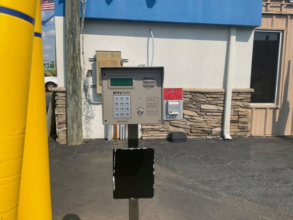 Facility photo: //images.sparefoot.com/medium/2422716904f19c88a5d.jpg