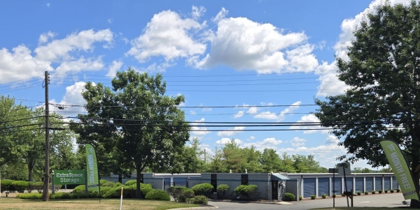 Facility photo: //images.sparefoot.com/medium/2422736a5230ee1fc3a.jpg