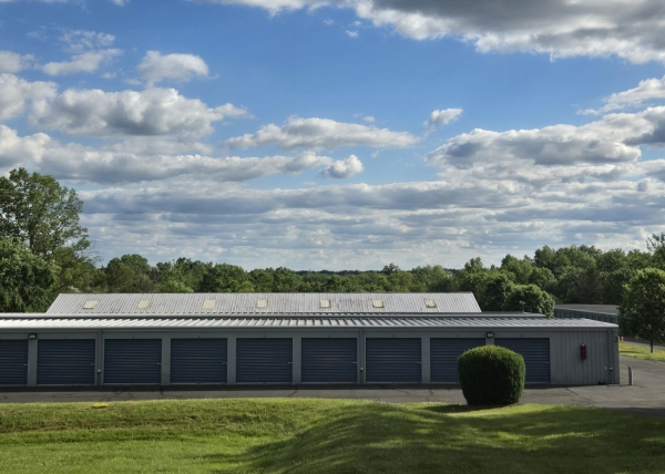 Facility photo: //images.sparefoot.com/medium/2422736a5230efc8c0e.jpg