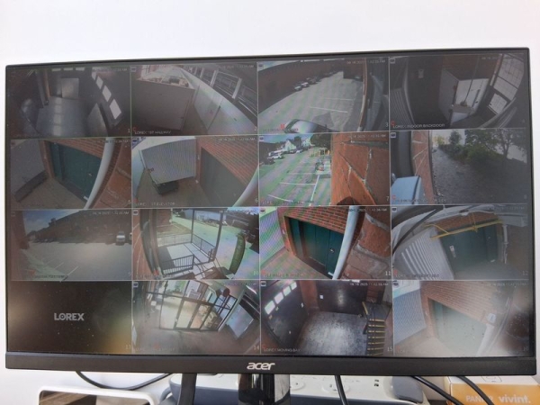 Facility photo: //images.sparefoot.com/medium/2422746904f7e7b29ee.jpg