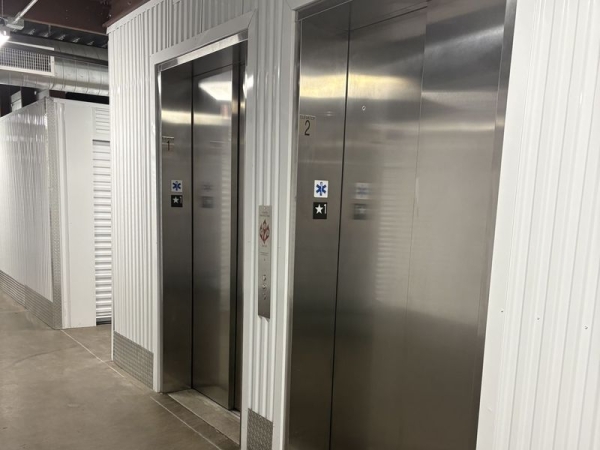 Facility photo: //images.sparefoot.com/medium/2422756904f7921a716.jpg