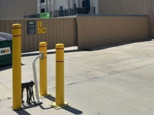 Facility photo: //images.sparefoot.com/medium/2422766904f4de1e57e.jpg