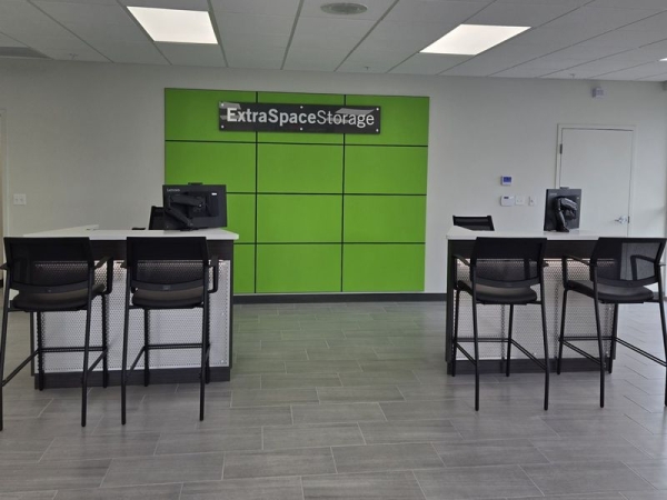 Facility photo: //images.sparefoot.com/medium/242277690505a168917.jpg