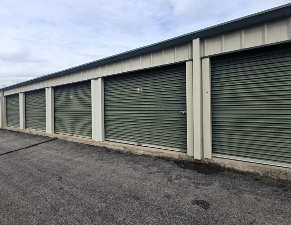 Facility photo: //images.sparefoot.com/medium/242278690d03c29f863.png