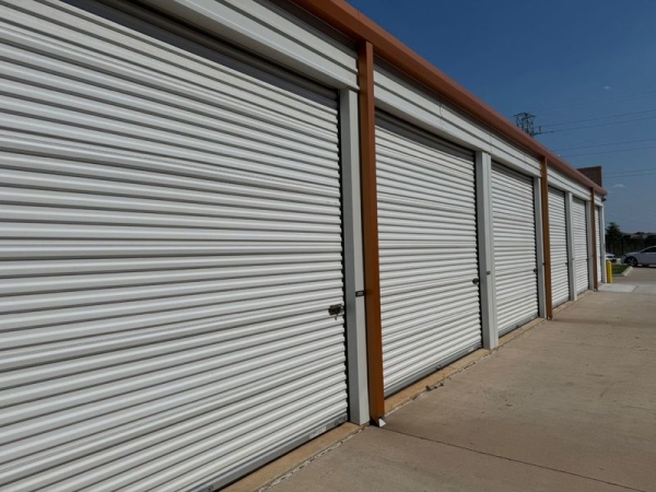 Facility photo: //images.sparefoot.com/medium/2422806904f703459c9.jpg