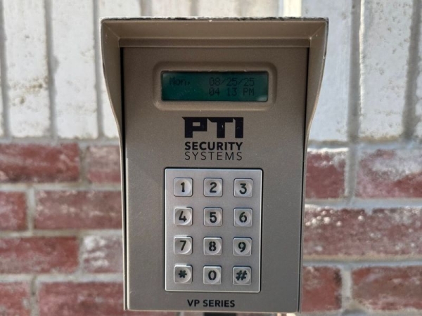 Facility photo: //images.sparefoot.com/medium/2422806904f7051abfb.jpg