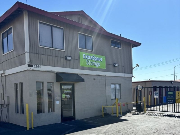 Facility photo: //images.sparefoot.com/medium/2422826904f29d1a385.jpg