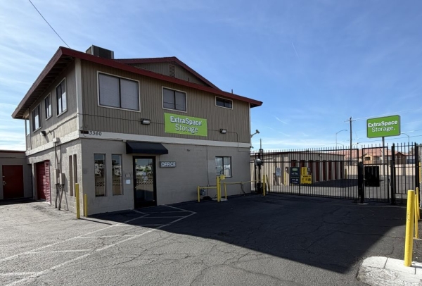 Storage Units at Extra Space Storage - 5006 - Las Vegas - 3360 Las Vegas Blvd - 3360 Las Vegas Boulevard North