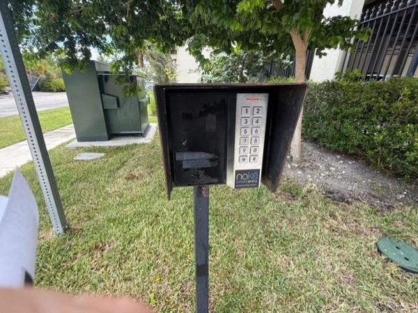 Facility photo: //images.sparefoot.com/medium/2422836904f26b4b5b2.jpg