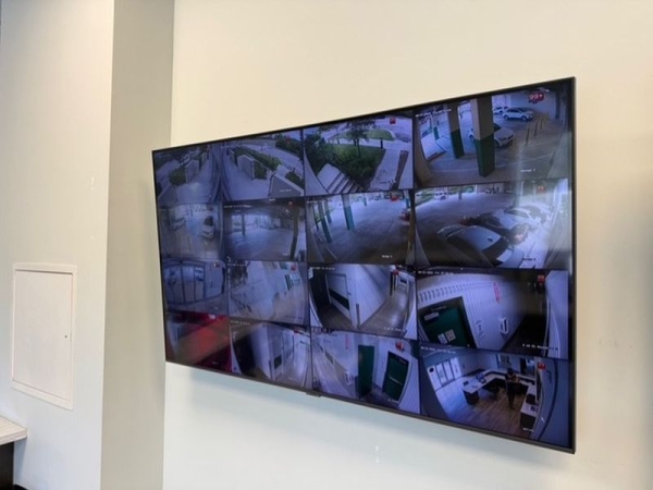 Facility photo: //images.sparefoot.com/medium/2422836904f26cbec82.jpg