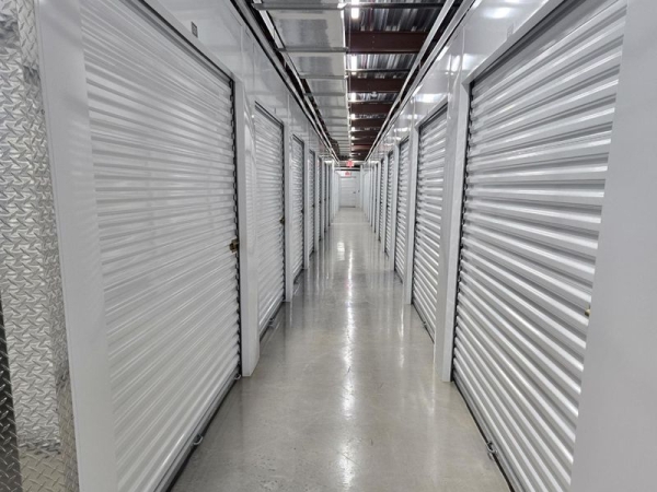 Facility photo: //images.sparefoot.com/medium/2422846905007c4866d.jpg