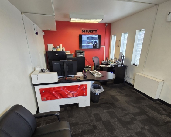 Facility photo: //images.sparefoot.com/medium/242286699430023b730.jpg