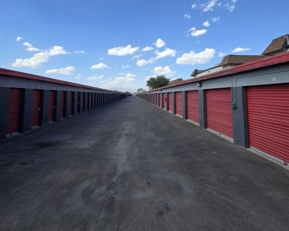 Facility photo: //images.sparefoot.com/medium/24228669943003345a5.jpg