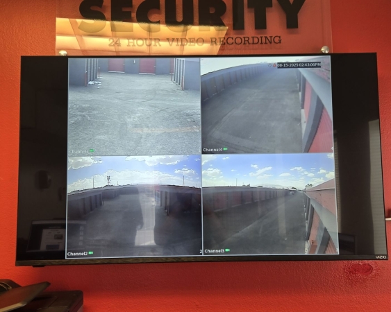 Facility photo: //images.sparefoot.com/medium/242286699430062b0ef.jpg