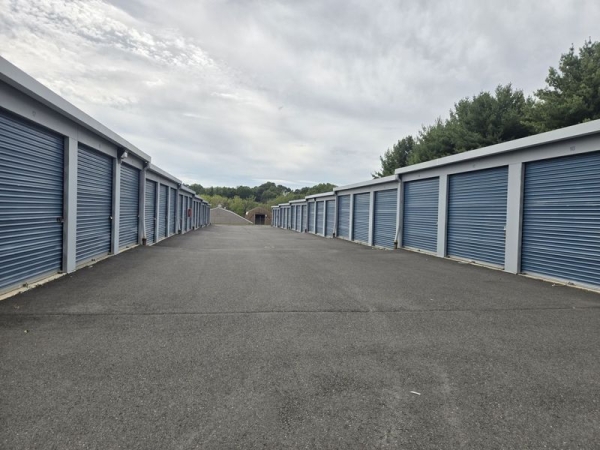 Facility photo: //images.sparefoot.com/medium/2422896903af5774042.jpg