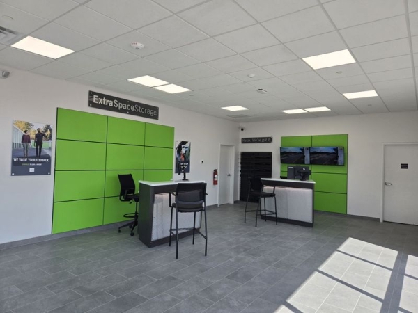 Facility photo: //images.sparefoot.com/medium/242290690396900f87c.jpg