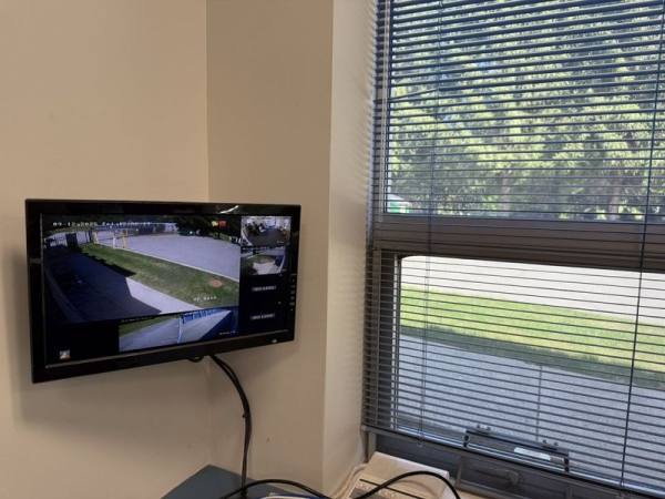 Facility photo: //images.sparefoot.com/medium/242291690397fb595fe.jpg