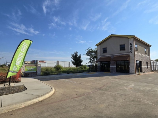 Facility photo: //images.sparefoot.com/medium/2422946904f60eb0106.jpg