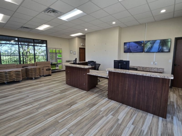 Facility photo: //images.sparefoot.com/medium/2422946904f611a1b12.jpg