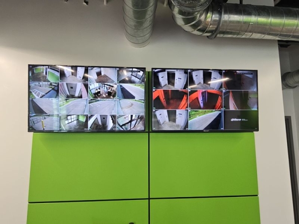 Facility photo: //images.sparefoot.com/medium/2422956904fb767ac43.jpg