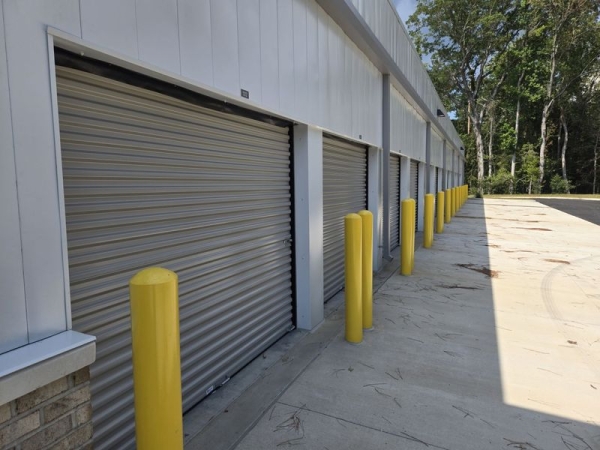 Facility photo: //images.sparefoot.com/medium/2422966908d7f97b846.jpg