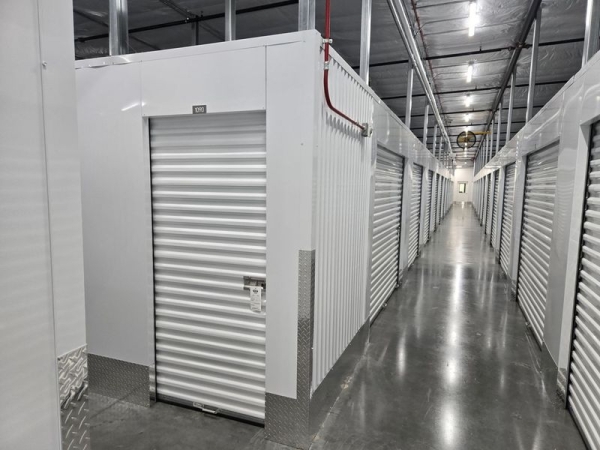 Facility photo: //images.sparefoot.com/medium/2422966908d7fa29ef0.jpg