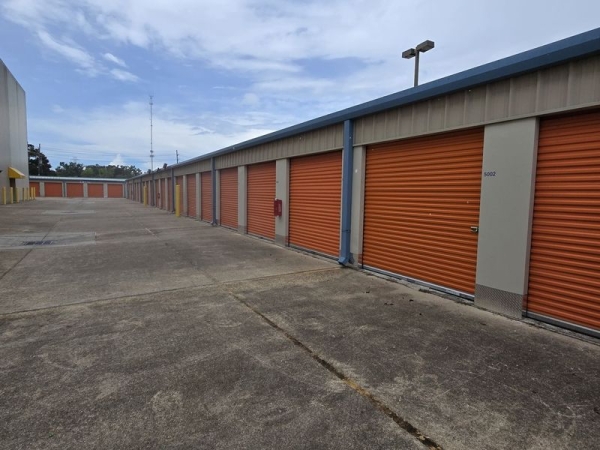 Facility photo: //images.sparefoot.com/medium/2422976904f473782e0.jpg