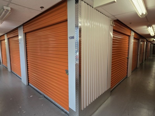 Facility photo: //images.sparefoot.com/medium/2422976904f47469d10.jpg