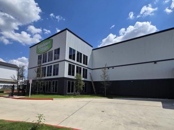 Facility photo: //images.sparefoot.com/medium/2423006904e1121df36.jpg