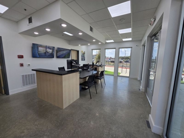 Facility photo: //images.sparefoot.com/medium/2423006904e1186a507.jpg