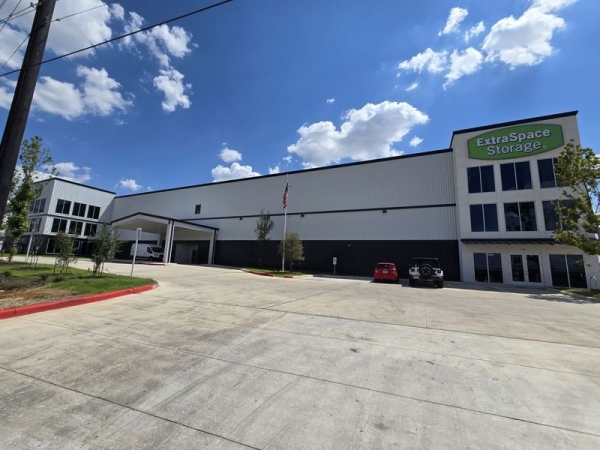 Facility photo: //images.sparefoot.com/medium/2423006904e1218cb5f.jpg