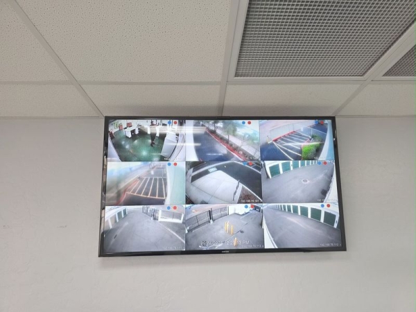 Facility photo: //images.sparefoot.com/medium/2423056904e536e9928.jpg