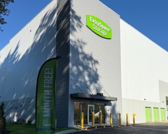 Facility photo: //images.sparefoot.com/medium/24230869943129d1735.jpg