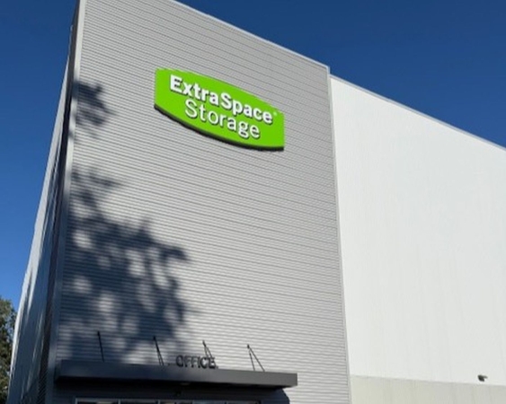 Facility photo: //images.sparefoot.com/medium/2423086994312ada9f6.jpg