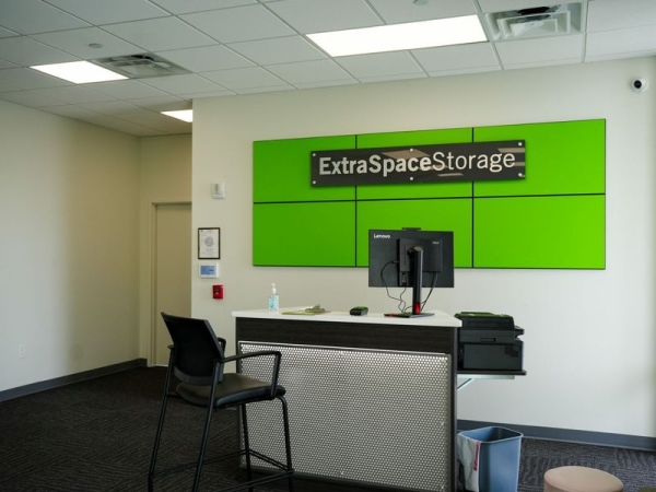 Facility photo: //images.sparefoot.com/medium/24230969028b2aaf70b.jpg