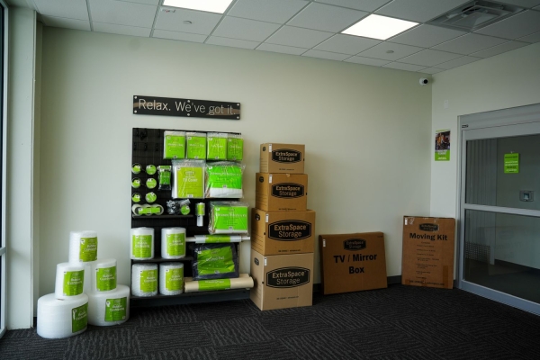 Facility photo: //images.sparefoot.com/medium/242309699431cd3421a.jpg