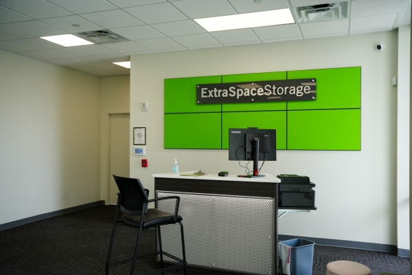 Facility photo: //images.sparefoot.com/medium/242309699431cf07435.jpg