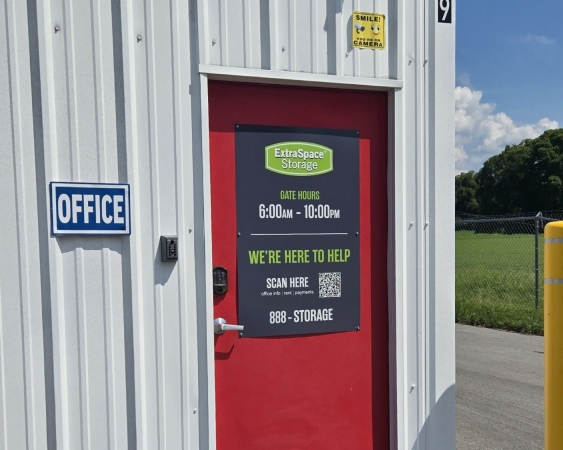 Facility photo: //images.sparefoot.com/medium/242311699431a85b854.jpg