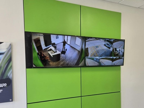 Facility photo: //images.sparefoot.com/medium/2423146904ef2c6614c.jpg