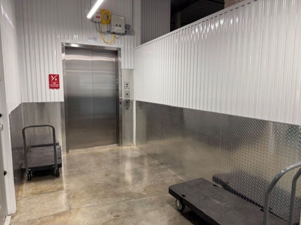 Facility photo: //images.sparefoot.com/medium/242315690502beacdb1.jpg