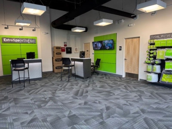 Facility photo: //images.sparefoot.com/medium/242315690502c18684b.jpg