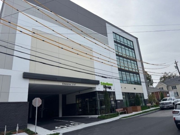 Facility photo: //images.sparefoot.com/medium/242315690502c307573.jpg